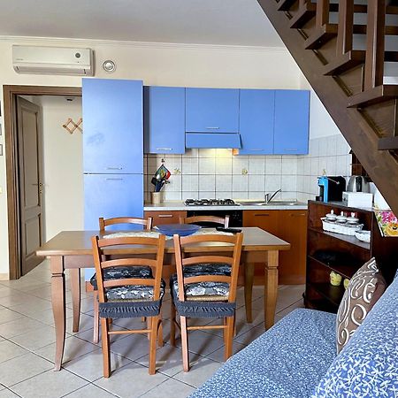 Appartamento Vacanze A 2 Piani Cabras Exterior foto